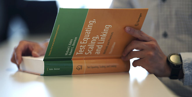 Bildet kan inneholde: utgivelse, bok, materiell egenskap, font, bokomslag.