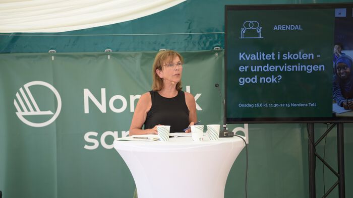 Kiristi Klette presenterer funn under Arendalsuka. Foto.