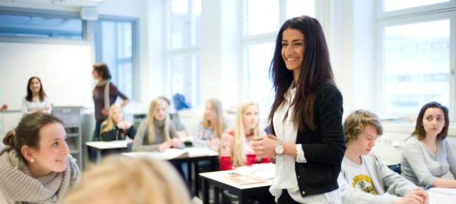 Skolen er ein viktig samarbeidspartnar for studentar og tilsette ved instituttet. Foto av student i praksis av Alex Tufte.