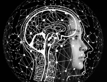 En illustrasjon av en menneskehjerne i en menneskeaktig robot sitt hode, med et kvinnelig ansikt i profil.